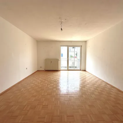 2-Zimmer-Loggia-Wohnung mit Extra Küche (ohne Möblierung)  | Nähe U6 - Bild 3