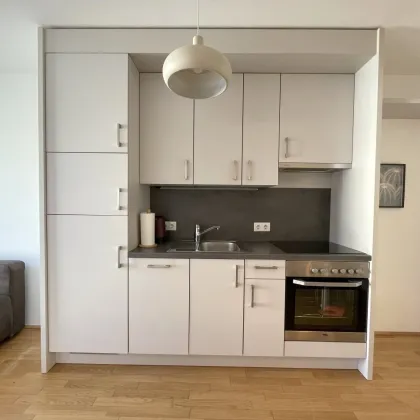 TOLLES INVESTMENT - Anlegerwohnung! Vollmöblierte 2 Zimmerwohnung nähe U1 Neulaa! Neubau - Hochwertige Ausstattung inkl. Küchenzeile! - Bild 2