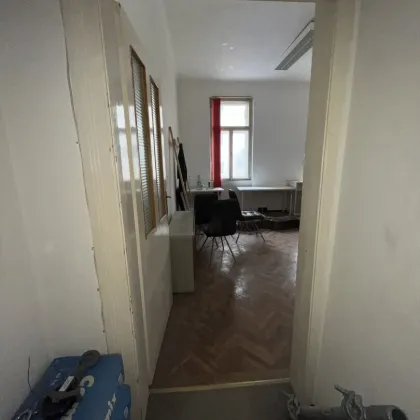 Sanierungsbedürftige 1-Zimmer-Altbauwohnung !! - Bild 3