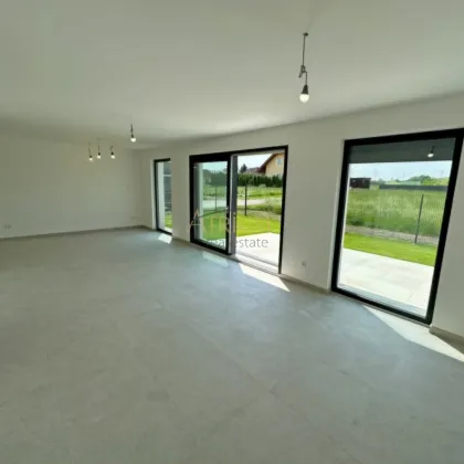 Erstbezug!! Königsbrunn im Weinviertel, Exklusives 126m² großes 4 Zimmer Einfamilienhaus - Bild 3