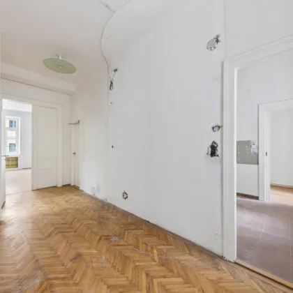 4-5 Zimmer Stilaltbau mit 10m² Balkon | An der neuen U5 | 10 Min in den 1 Bezirk & Mariahilferstr | 4 Min zur U4 Pilgramgasse | Sanierungsbedürftig - Bild 3