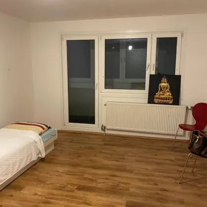 Schöne 2 Zimmerwohnung mit verglaster Loggia zu haben..... - Bild 2