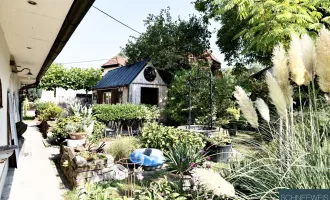 EFERDING-PUPPING: Ihre zukünftige Wohlfühloase mit Charme und Stil! Einzigartiges Landhaus mit Naturpool, Wintergarten, Gartenidylle und noch vieles mehr…