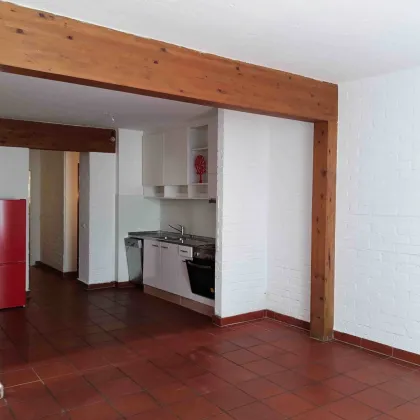 Außergewöhnliche Altbau-Wohnung mit privaten Hauseingang - Bild 3