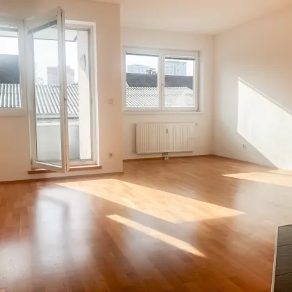 Gemütliche und sonnige 2 Zimmer-Wohnung mit Balkon in Ruhelage - Bild 2