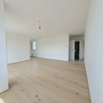 Modernes Wohnen im Grünen: 2-Zimmer Wohnung mit Balkon & Erstbezug in 1220 Wien für nur 325.600,00 €! - Bild 2