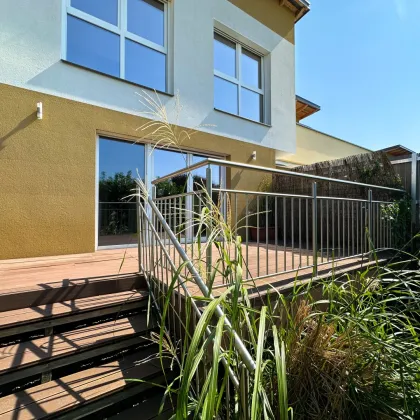 TRAUMHAFTE MAISONETTE-WOHLFÜHLWOHNUNG mit sonniger Terrasse und 2 PKW-Stellplätzen - Bild 2