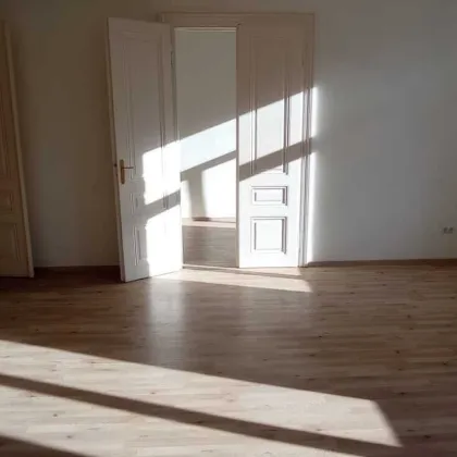 Ideale Pärchenwohnung für Altbau-Fans! - Bild 2