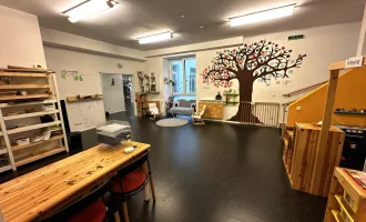 Vielseitig nutzbares rd. 350 m2 Gewerbeobjekt auf 2 Etagen in Zentrumslage - derzeit als Kindergarten adaptiert