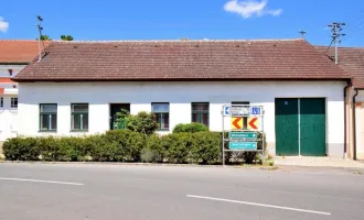 BAUERNHAUS in typisch WEINVIERTLER "L" FORM mit Toreinfahrt