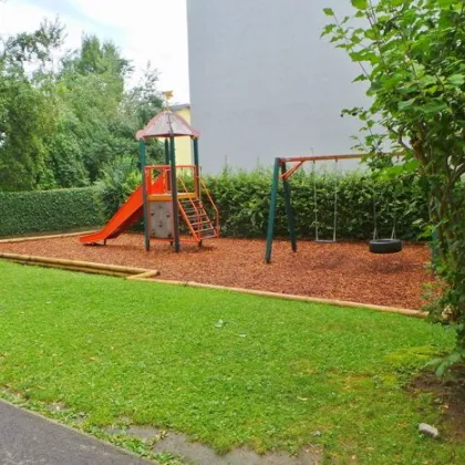 Zentrale Stadtlage,modern sanierte 3ZI+Balkon,Carport, Allg.Garten, Spielplatz - Bild 2