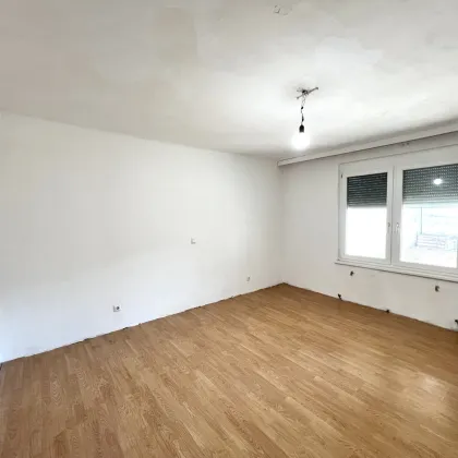 Landleben zum Schnäppchenpreis! Renovierungsbedürftiges Haus mit Garten, Weinkeller, Garage und viel Potential in Stöttera! - Bild 2