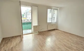 Hofseitig gelegene 3-Zimmer mit Balkon: Tokiostraße!