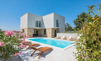 Exklusive Traumvilla in Kroatien - Erstbezug mit luxuriöser Ausstattung und großem Garten