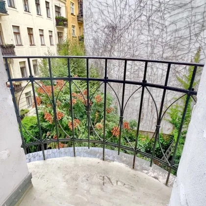 Südseitige Altbauwohnung, 2-Zimmer, 1m² Balkon in Top-Lage im 9. Bezirk! - Bild 2