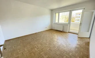 Schöne, geräumige Zweizimmerwohnung und Balkon mit toller Aussicht!