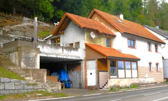 Großzügiges Zweifamilienhaus mit 11 Zimmern, 3 Bädern, uvm.. Auch ideal zur Vermietung geeignet.