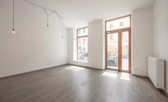 Burggasse: entzückender Shop, Atelier-/Büro- oder Studiogemeinschaft - rd. 100 m² Gewerbefläche mit Innenhof Terrasse - keine Gastronomie!