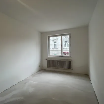 KIRCHSTETTERNGASSE - 3 ZIMMER WOHNUNG MIT KLEINER LOGGIA ZUM HERRICHTEN - Bild 3