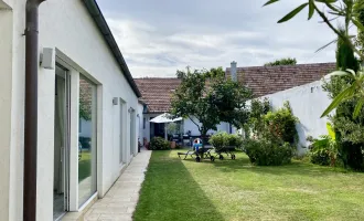 TRAUMHAFTER UNEINSEHBARER ATRIUMGARTEN /// HOCHWERTIG AUSGEBAUTES WINZERHAUS MIT GOSSSEM ERWEITERUNGSPOTENTIAL