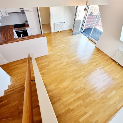 Neuer Preis! WOW! Stylisch Wohnen im Dachgeschoss! Hofseitiger West-Balkon + Perfekte Raumaufteilung + Perfekte Infrastruktur + Ruhige Seitengasse + Toller Fernblick! - Bild 3