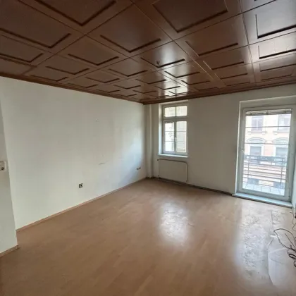 2-Zimmer-Wohnung mit Balkon / Altbau, BJ 1930 / 2. Stock ohne Lift / sanierungsbedürftig - Bild 2