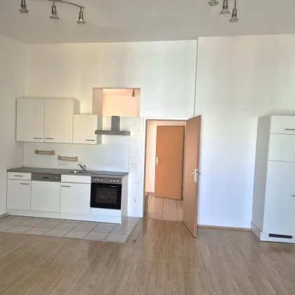 2- Zimmer Wohnung mit zwei Balkonen Nähe AVL und Lendplatz! - Bild 2