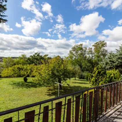 Großzügiges Ein- / Mehrfamilienhaus mit traumhaftem Weitblick und großem Grund direkt im sonnigen Oberpullendorf zu kaufen! - Bild 2