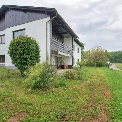 Ideal für Familien I Ein- bis Zweiparteienhaus I traumhafter Blick ins Grüne I 286m² Wohnfläche I 841 m² Grundfläche I Köttmannsdorf - Bild 2