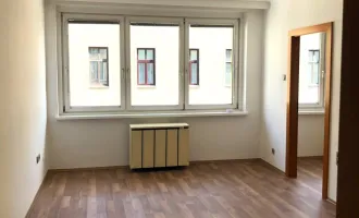 TOP PREIS   für ruhige  3 Zimmer mit Blick in den grünen Innenhof zentral gelegen