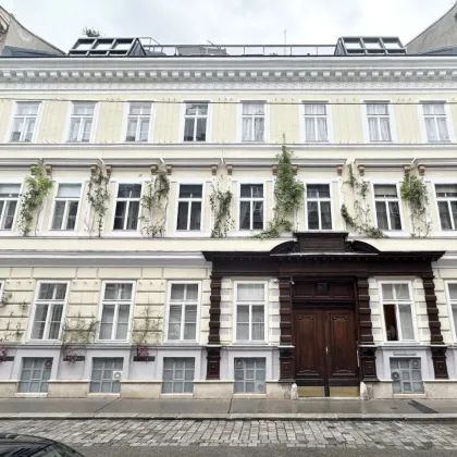 Grünruhelage nahe Rudolfstiftung! Luxuriöse 3-Zimmer-Erstbezug-Dachgeschoss-Wohnung mit zwei Balkonen in historischem Gebäude - Bild 2