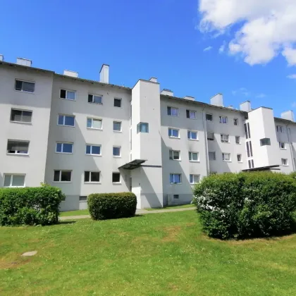 Erstbezug nach Sanierung! Sonnige 3 Zimmerwohnung mit Badewanne und Balkon! - Bild 2