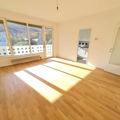 SCHÖNE GARCONNIERE MIT SÜDSEITIGEM BALKON und FERNBLICK! - Bild 2