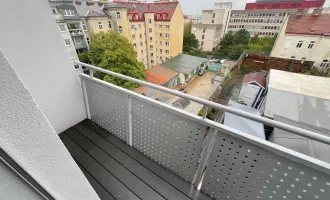 Dachgeschosswohnung mit 2 Zimmern und Balkon.