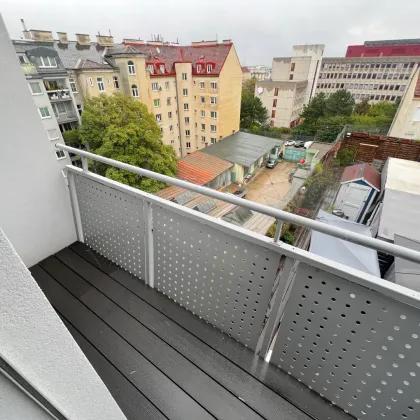 Helle und freundliche 2-Zimmer-Dachgeschosswohnung mit Balkon - Bild 2