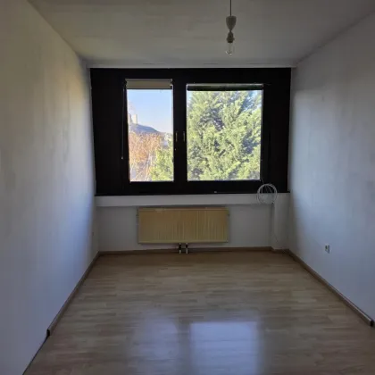 Geräumige, sonnige  3-Zimmer Wohnung mit  Loggia - Bild 3