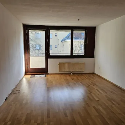 Geräumige, sonnige  3-Zimmer Wohnung mit  Loggia - Bild 2