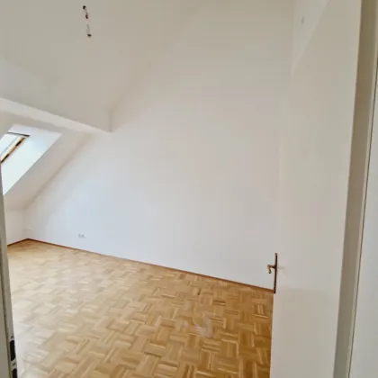 Schöne Dachgeschoss- Wohnung - ab sofort - zu vermieten! - Bild 2