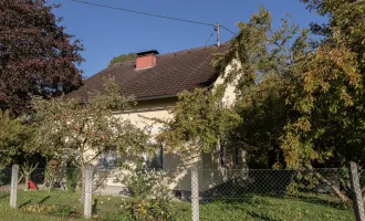 Charmantes Haus mit idyllischem Bauerngarten