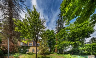 Renovierungsbedürftige Altbauvilla mit hübschem Garten