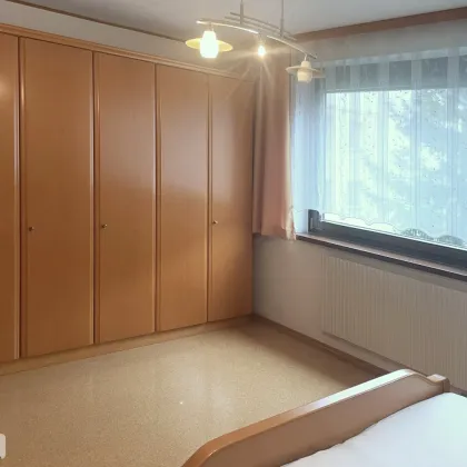 Geräumige 4-Zimmer-Wohnung mit Grünfläche und gediegener Ausstattung in ruhiger Lage - Bild 3