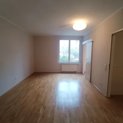 2- Zimmer Wohnung mit Ruhelage in den Innenhof! 2. Stock mit Lift! Kellerabteil! Nähe U6 Thaliastraße! - Bild 2