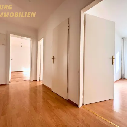 WG-Hit, Pärchenparadies oder Single-Oase: 2,5-Zimmer Wohnung mit Loggia + Parkplatz! - Bild 2