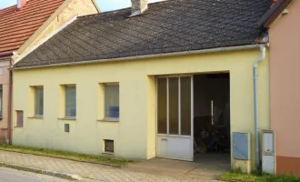 Renovierungsbedürftiges und dennoch charmantes Landhaus mit uneinsichtigem, begrüntem Innenhof in Palterndorf!