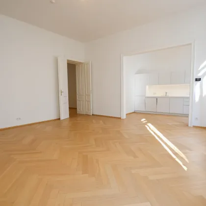 Unbefristet: Elegante 4-Zimmer-Altbau-Wohnung mit Balkon in bester City-Lage - Bild 2