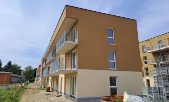 ERSTBEZUG mit herrlicher Kücheninsel, 3 Zimmern und mit herrlichem Balkon plus 2 Tiefgaragenparkplätzen