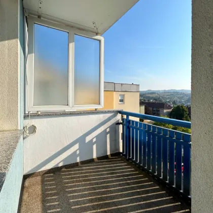 PREISWERTE 3 ZIMMER WOHNUNG MIT BALKON UND GARAGE - Bild 2