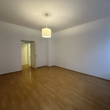 Traumhafte 3 - Zimmer - Altbauwohnung | | mit Balkon & Gemeinschaftsdachterrasse - Bild 2