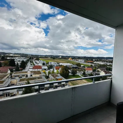 Ihre Traum-Immobilie - 3-Zimmer-Penthouse mit unglaublichem Fernblick -Sonnenloggia und Stellplatz inkludiert - Bild 3