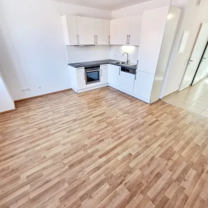 Reduzierter Preis! Charmante DG-Maisonettewohnung mit 2,5 Zimmer und Terrasse + Ideale Infrastruktur + Wunderschön saniertes Altbauhaus! Jetzt zugreifen! - Bild 2